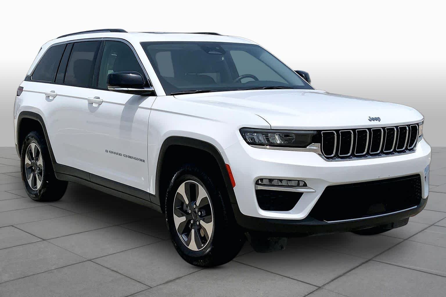 Used 2024 Bright White Clearcoat Jeep  image 3