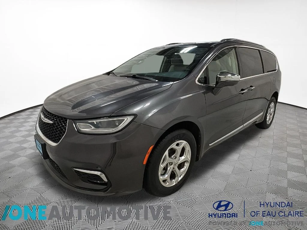 2021 Chrysler Pacifica Limited's photo