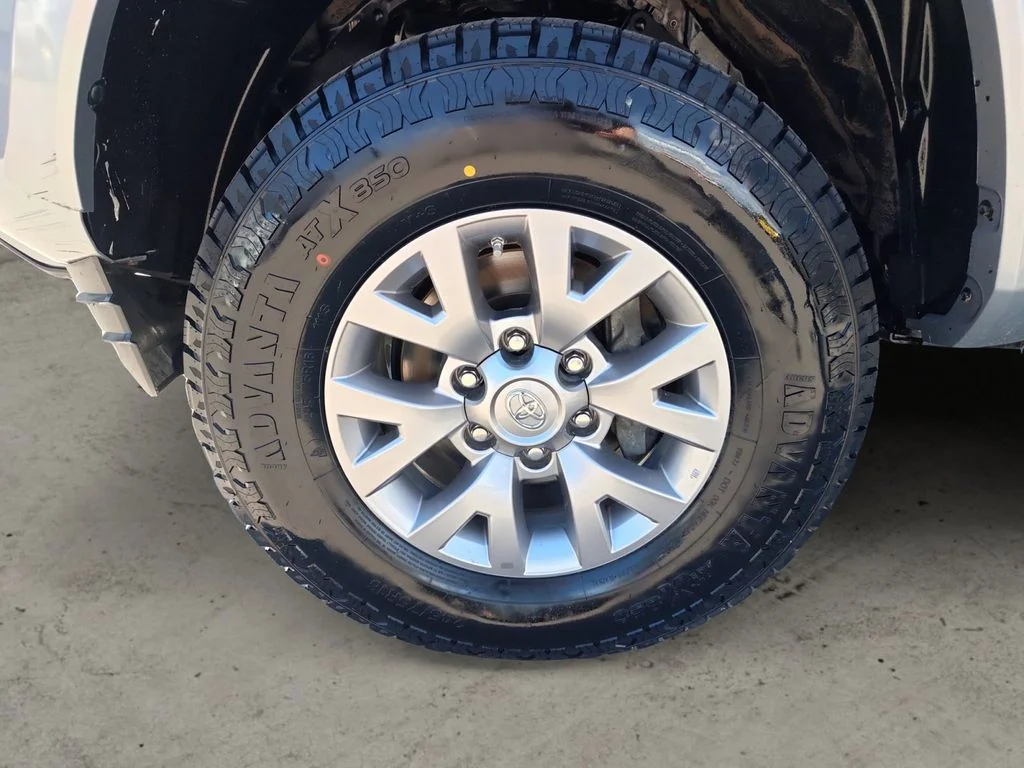 Used 2018 Silver Toyota SR5 image 14