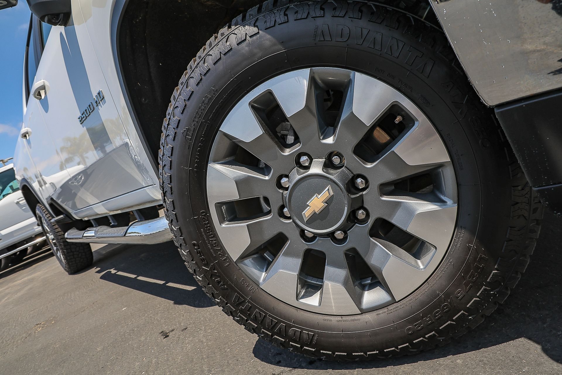 Used 2022 White Chevrolet LT image 2