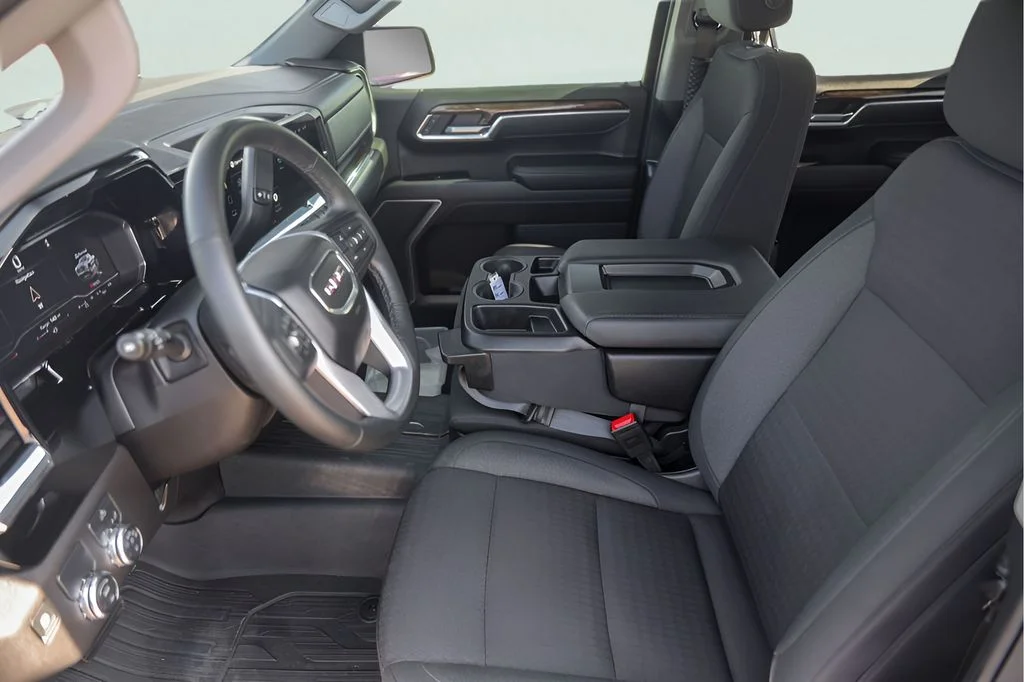 Used 2025 Silver GMC Elevation image 12