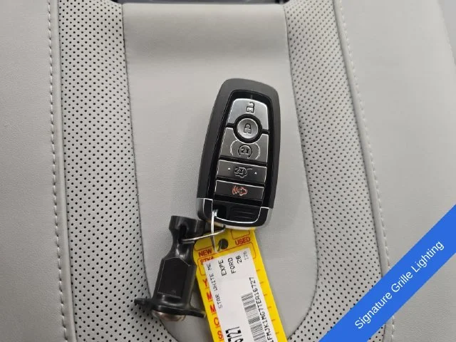 New 2026 Star White Metallic Tri-Coat Ford MAX Platinum® image 38