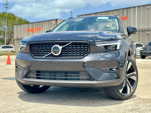 2026 Volvo XC40 B5 Ultra