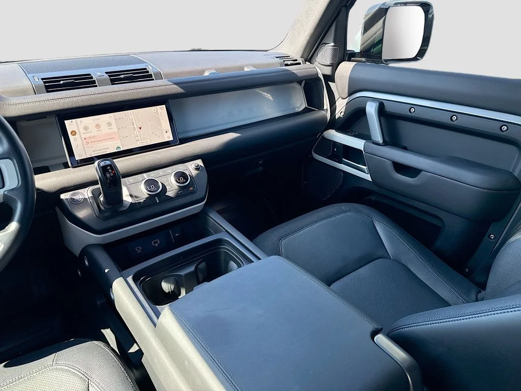 Used 2024  Land Rover X-Dynamic SE image 25