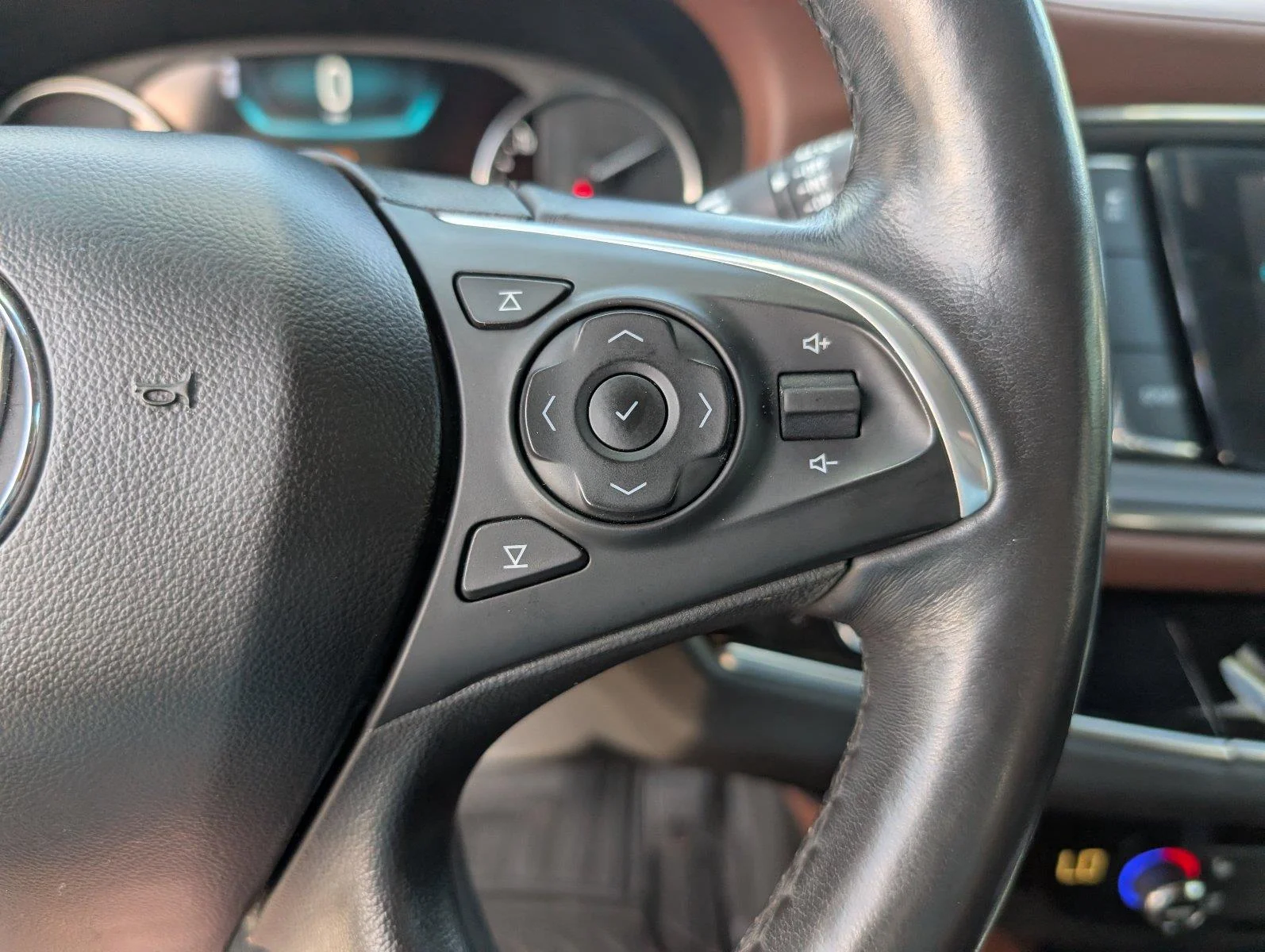 Used 2018 Includes Satin Nickel lower exterior accent color. Buick Avenir image 26