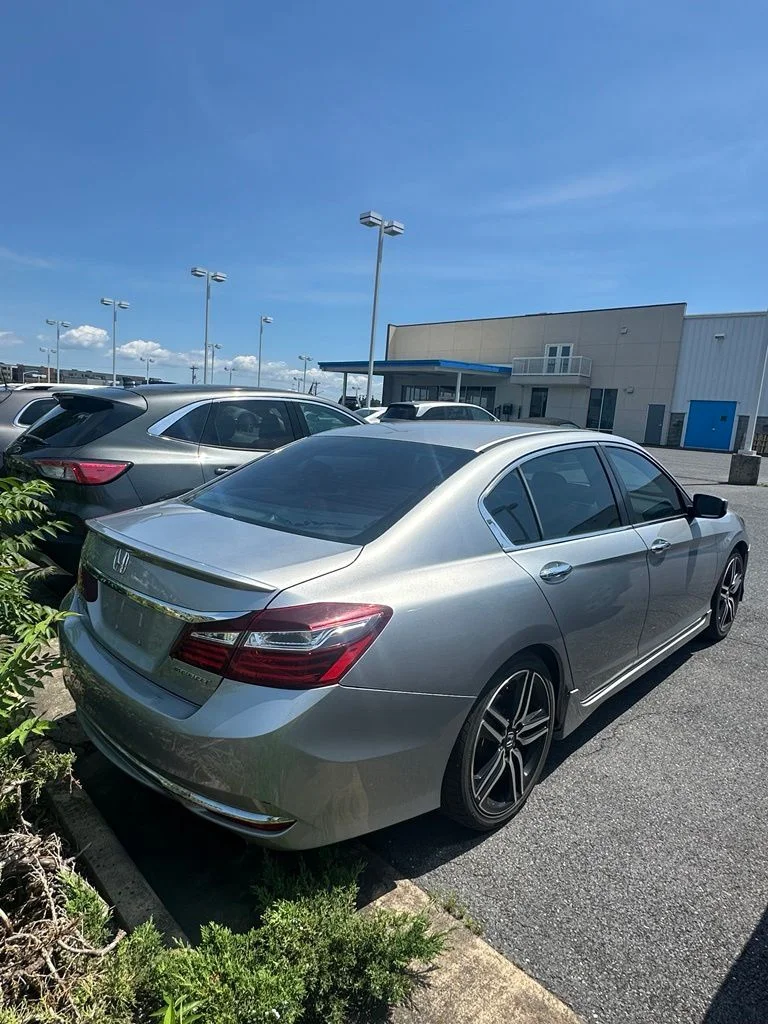 Used 2017 Lunar Silver Metallic Honda Sport image 4