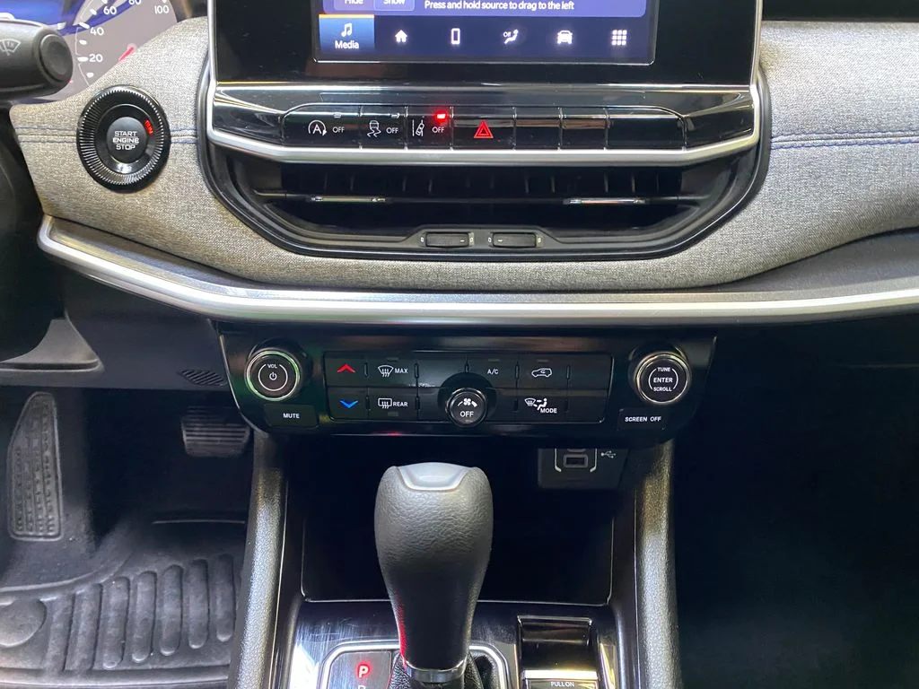 Used 2025 White Jeep Sport image 43