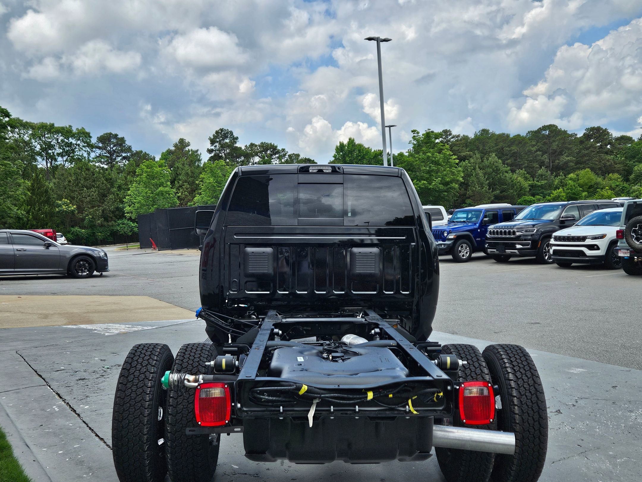 New 2026 Diamond Black Crystal Pearl-Coat Exterior Paint RAM Tradesman image 6