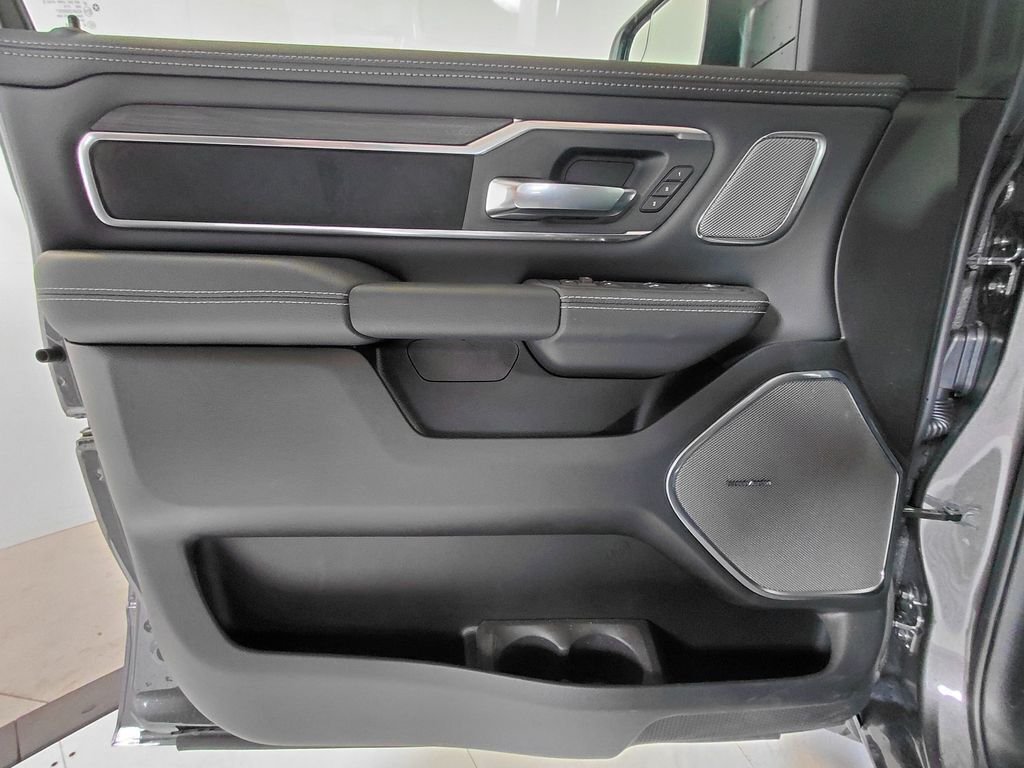 New 2026 Granite Crystal Metallic Clear-Coat Exterior Paint RAM Laramie image 9