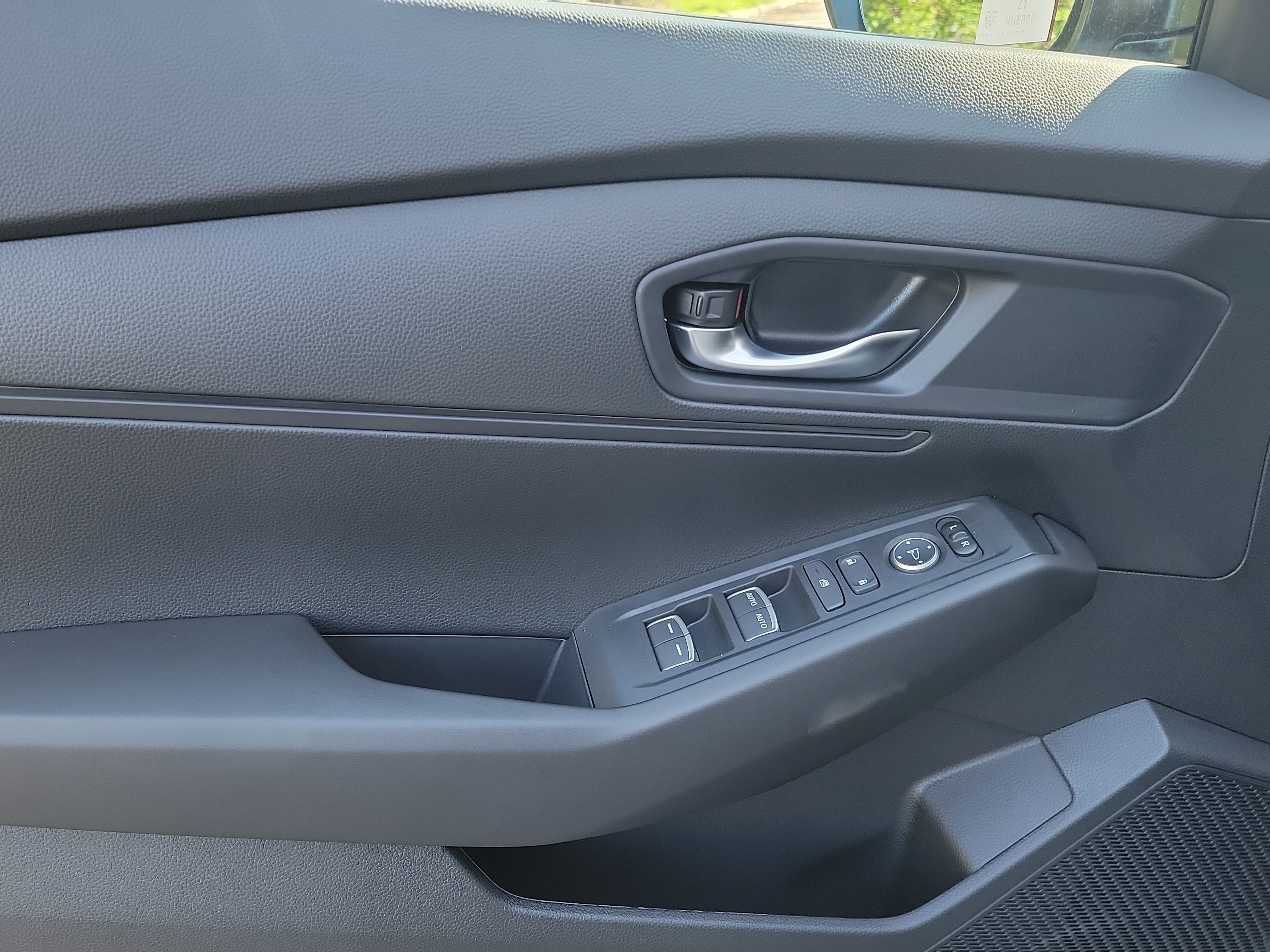 New 2026 Platinum White Pearl Honda LX image 6