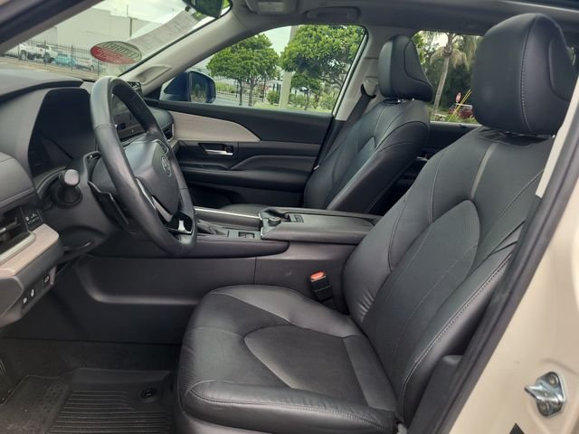 Used 2024 White Toyota Platinum image 20