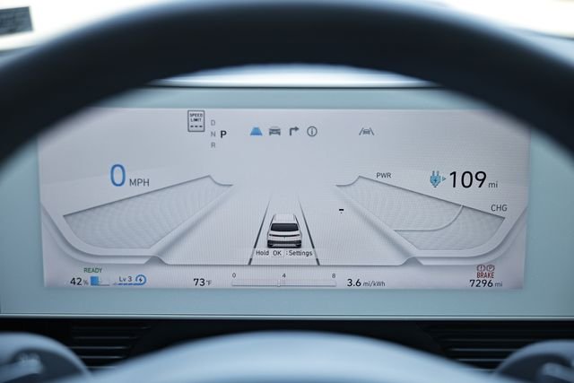 Used 2023 Cyber Gray Hyundai SE image 30