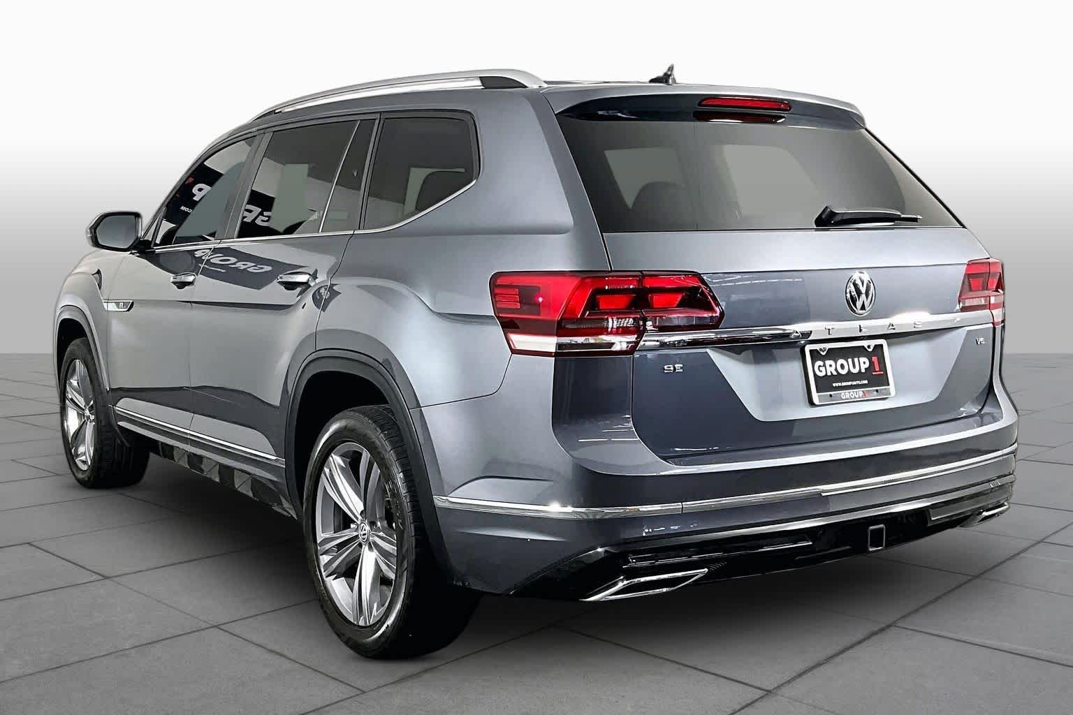 Used 2018 Platinum Gray Metallic Volkswagen 3.6L V6 SE w/Technology image 12