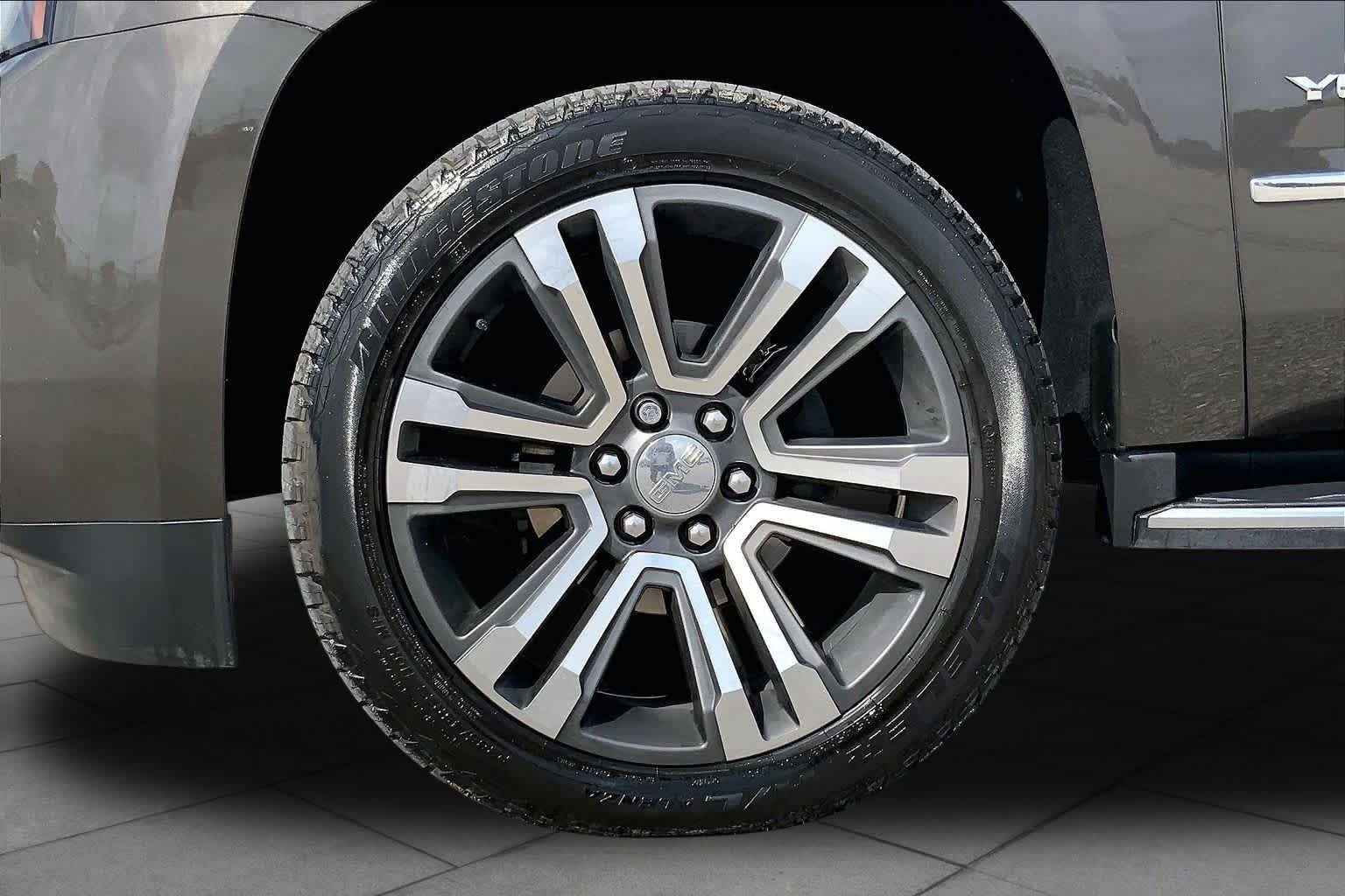 Used 2020 Smokey Quartz Metallic GMC SLT image 11