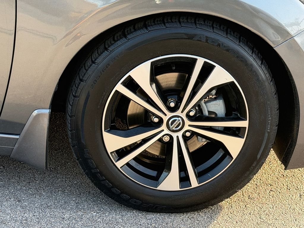 Used 2020 Gray Nissan SV image 9