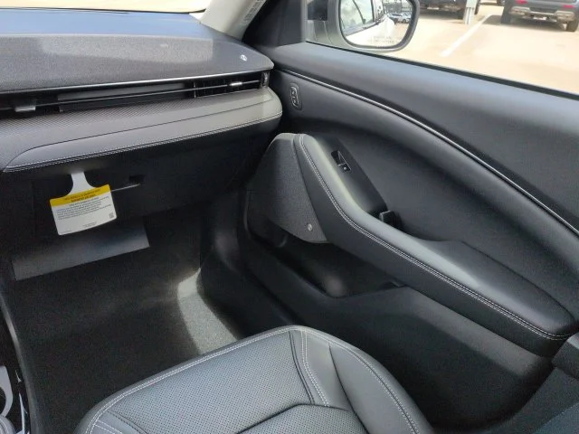 New 2026 Star White Metallic Tri-coat Ford Premium image 17