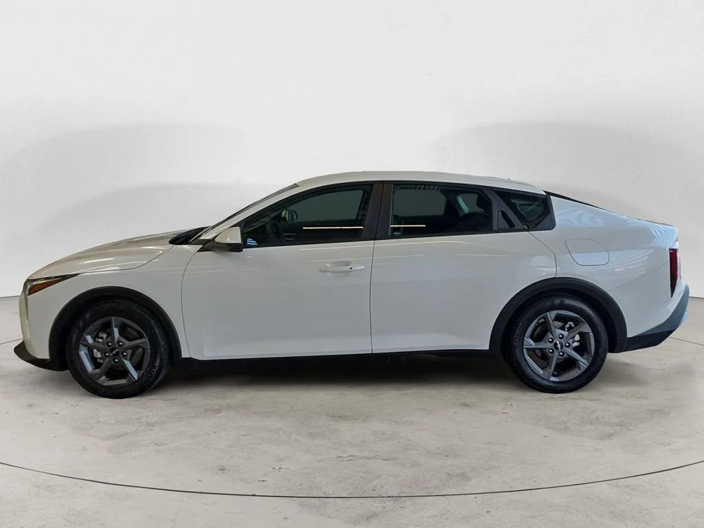 Used 2025 White Kia LXS image 8