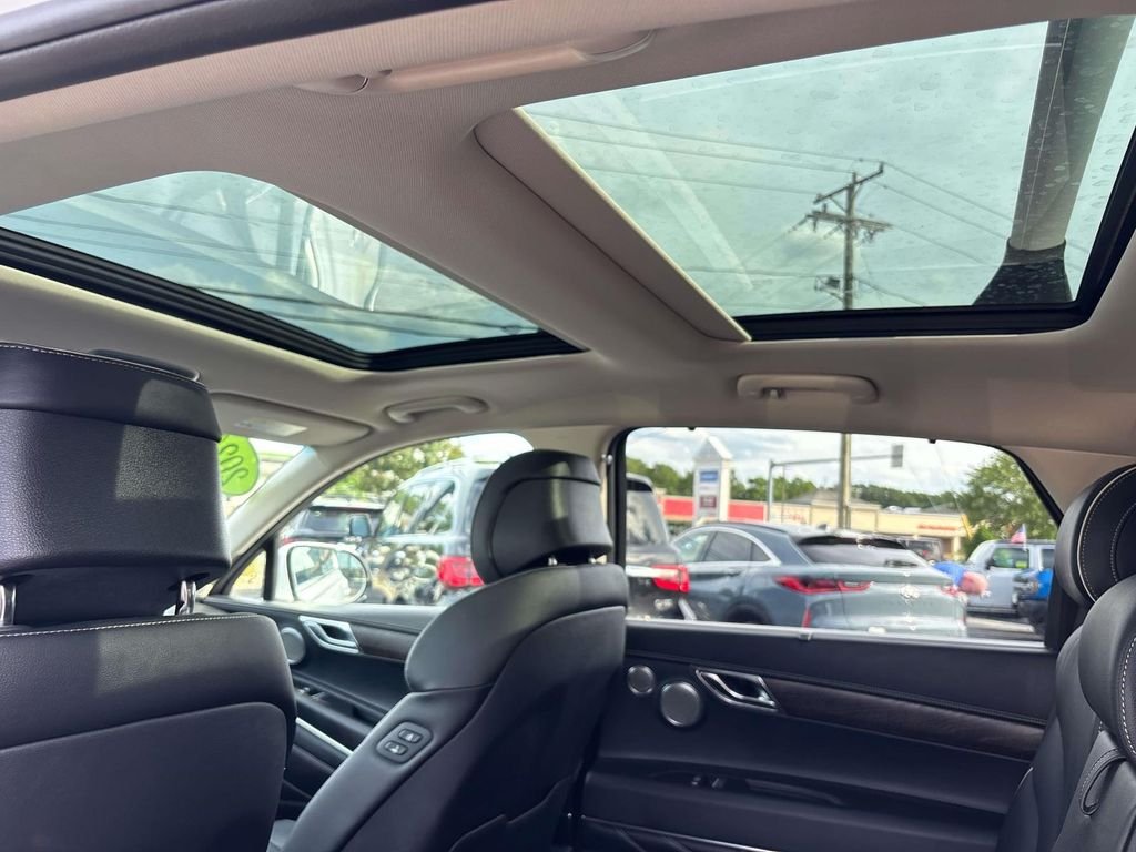 Used 2024 White Genesis 3.5T image 12