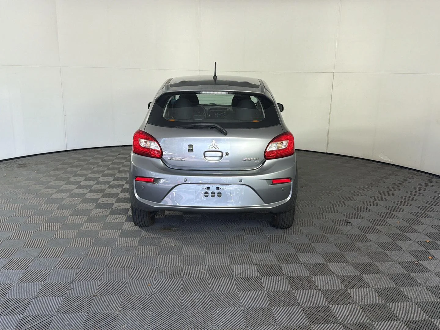 Used 2019 Mercury Gray Metallic Mitsubishi SE image 5