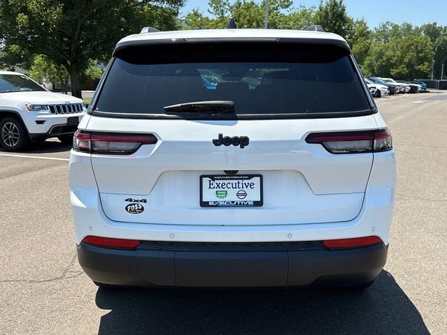 Used 2023 White Jeep Altitude image 3
