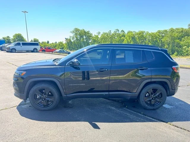 Used 2022 Black Jeep Latitude image 6