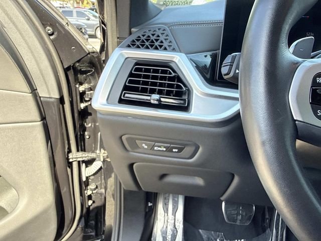 Used 2024 Black Sapphire Metallic BMW xDrive40i image 34