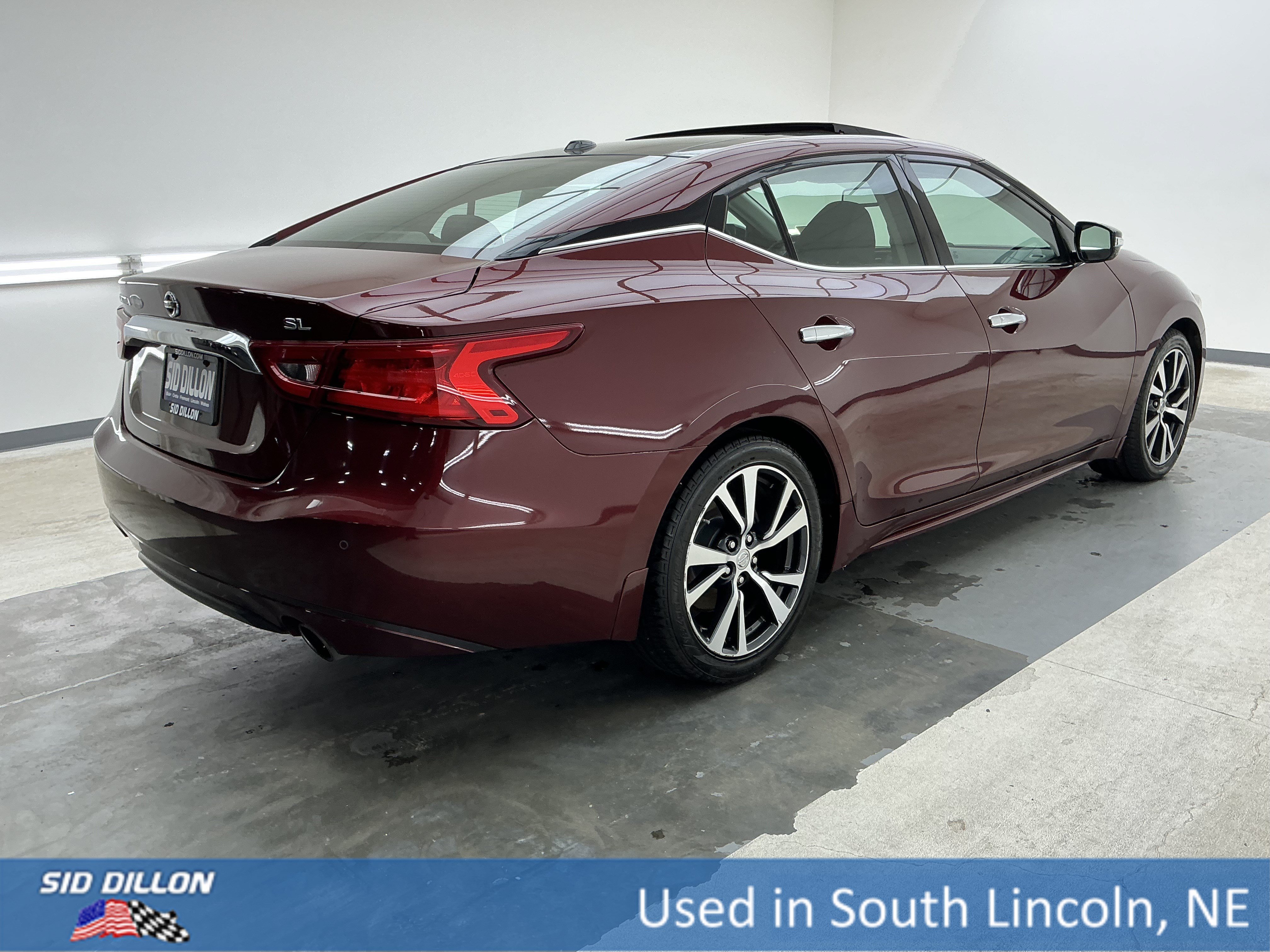 Used 2017 Coulis Red Nissan SL image 4