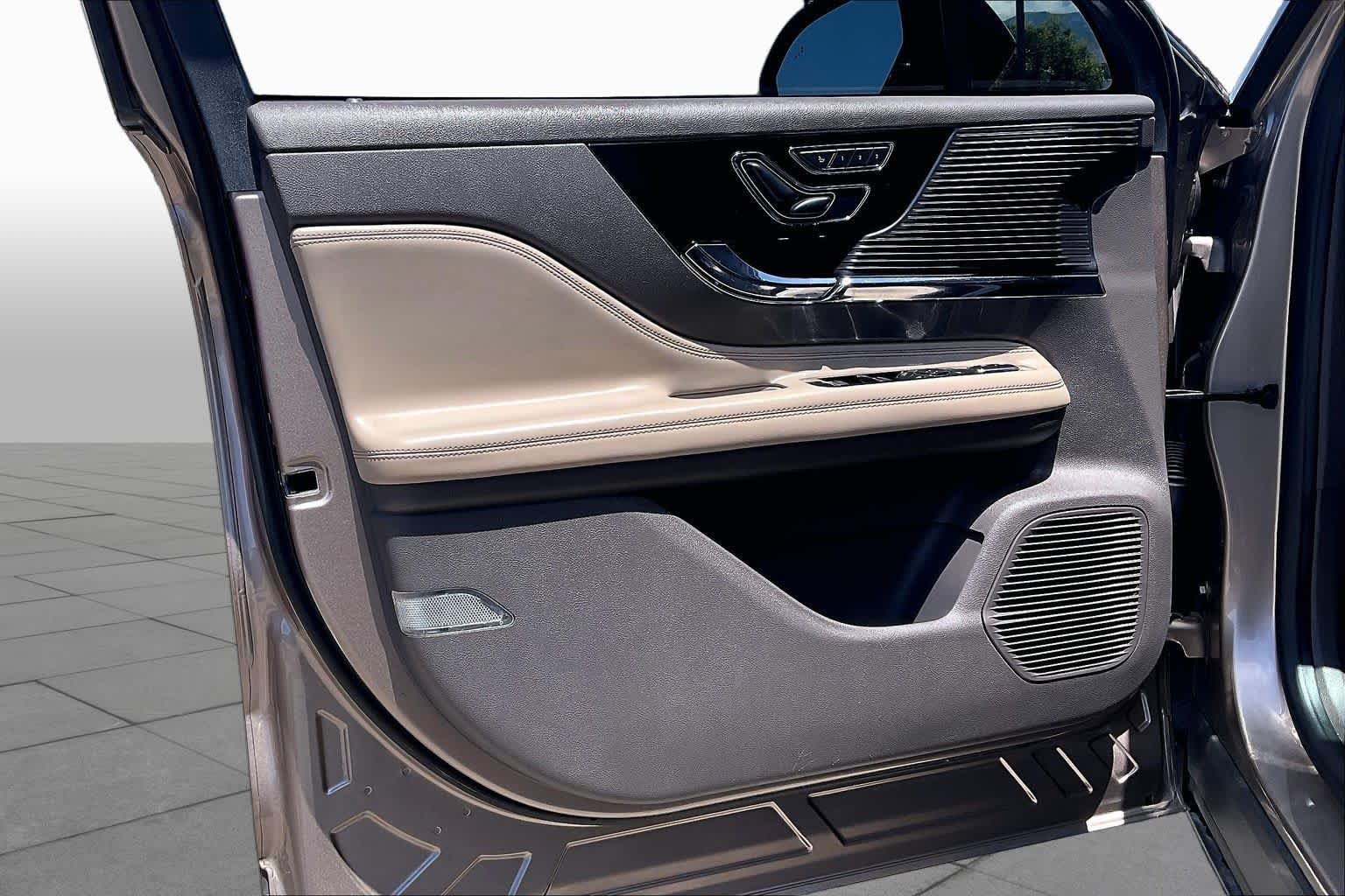 Used 2020 Iced Mocha Lincoln Standard image 20