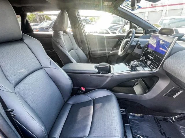 Certified Used 2023 ELEMENTAL SILVER MET Toyota  image 15