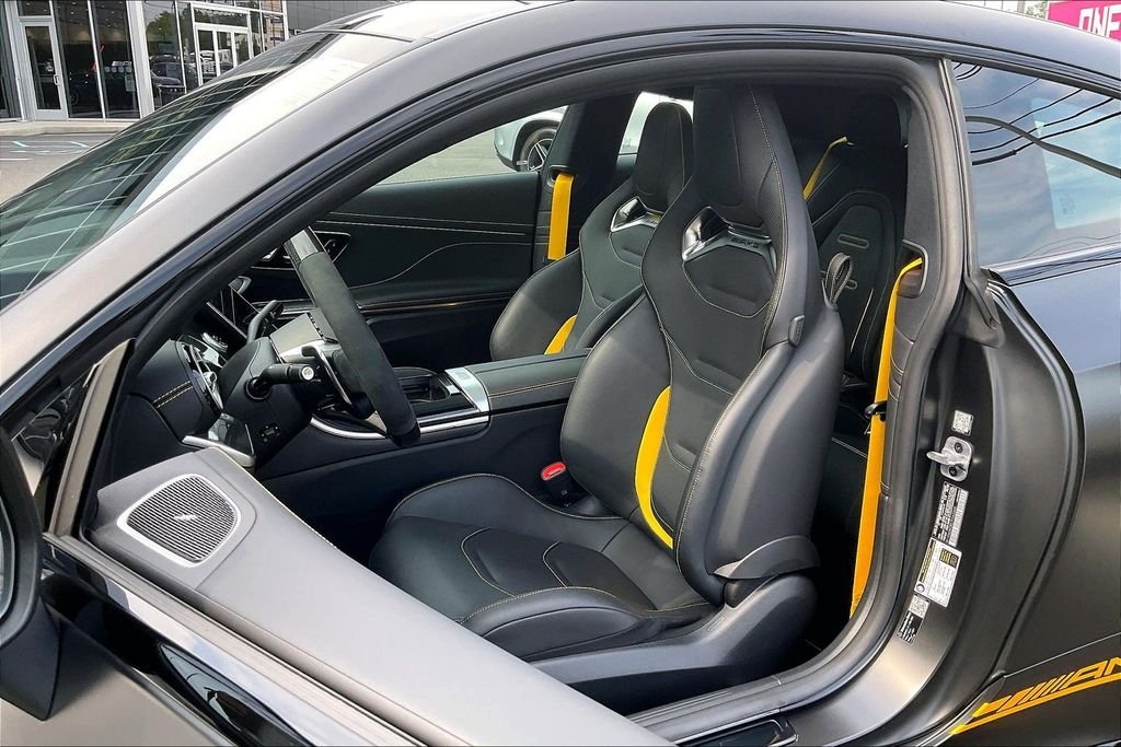 New 2026 MANUFAKTUR exclusive graphite grey magno Mercedes-Benz AMG® CLE 53 4MATIC+ Coupe image 8