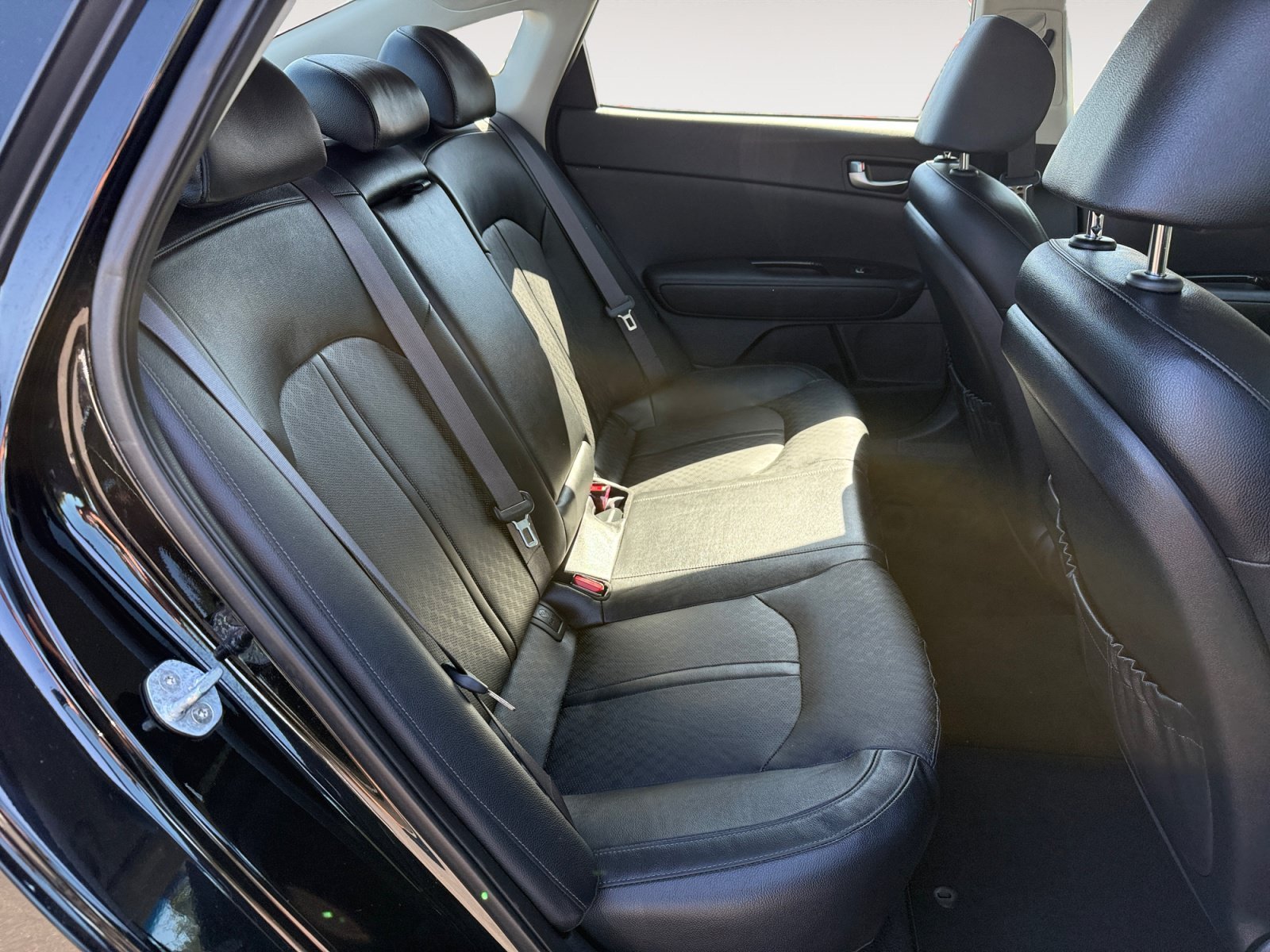 Used 2019 Aurora Black Kia EX image 18