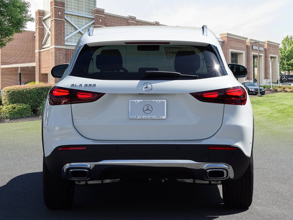 New 2026 Polar White Mercedes-Benz GLA 250 image 39