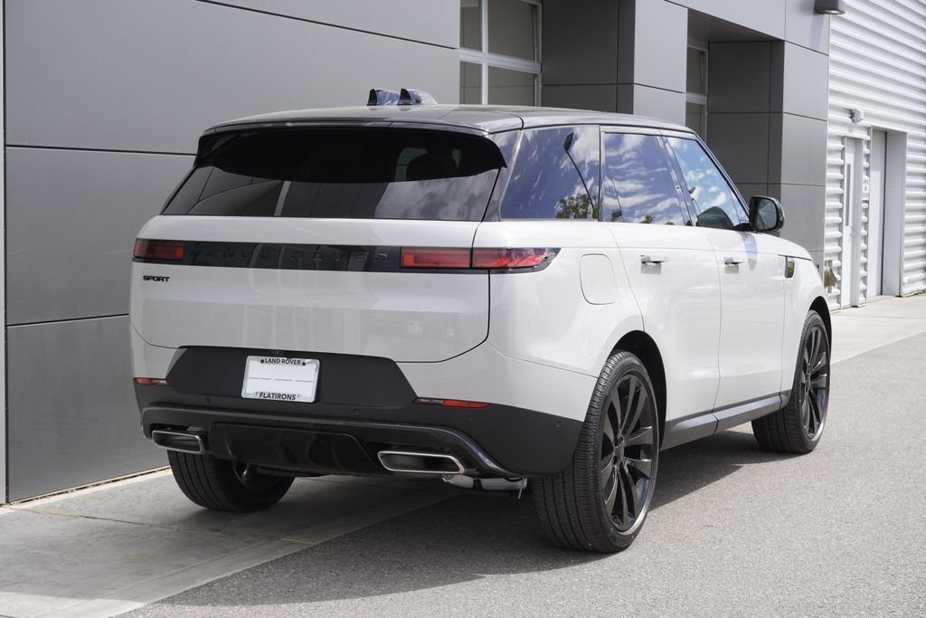New 2026 Borasco Grey Land Rover SE image 2
