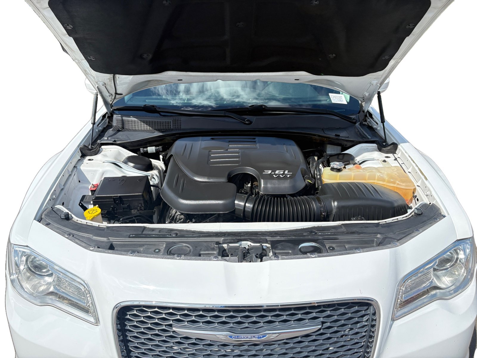 Used 2018 Bright White Clearcoat Chrysler Touring L image 24