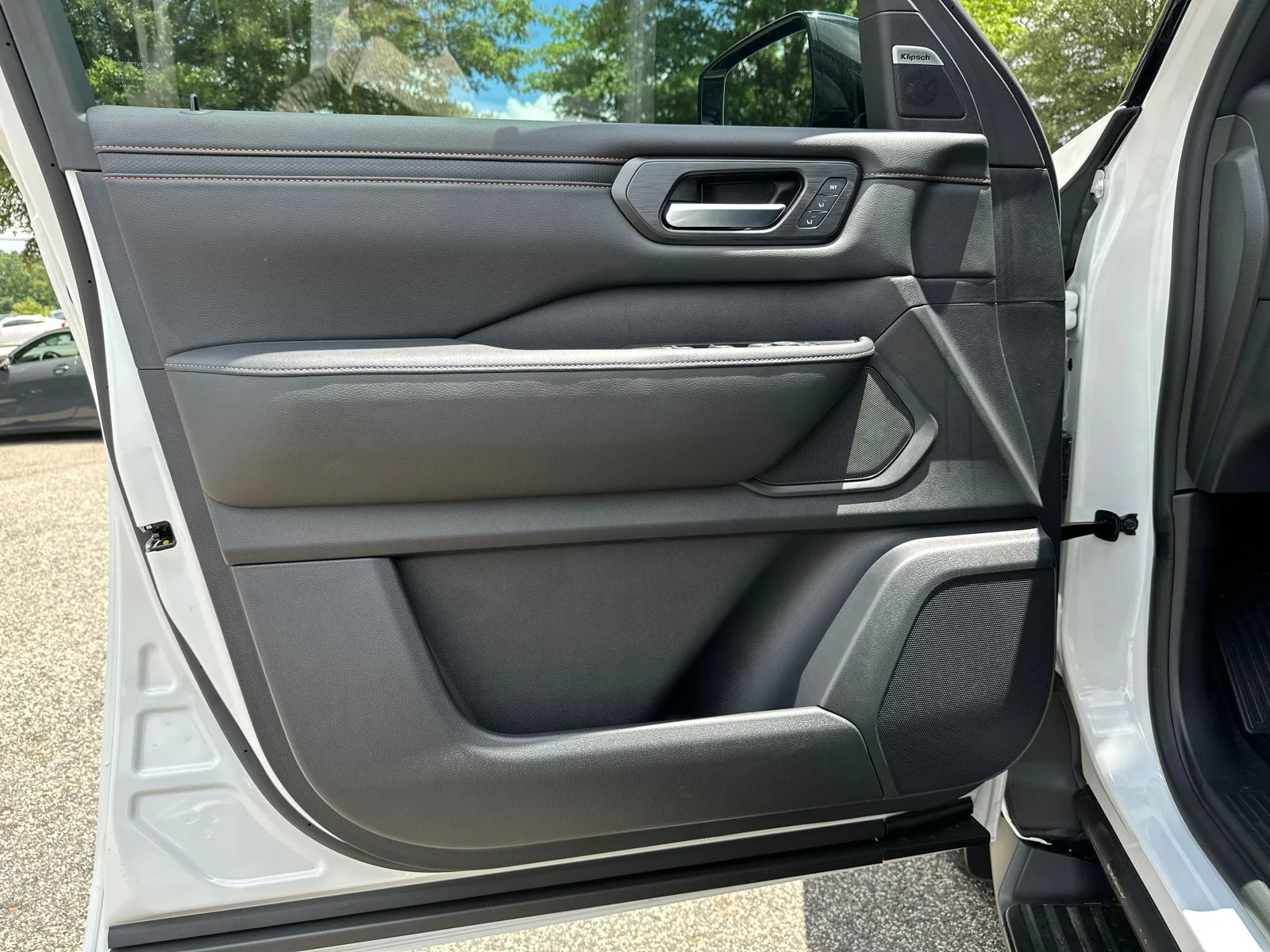 2025 Nissan Armada PRO-4X - Photo 10