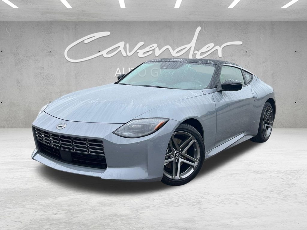 カレンシルバー New Boulder Gray Pearl / Super Black Two-tone 2026 Nissan Z in San