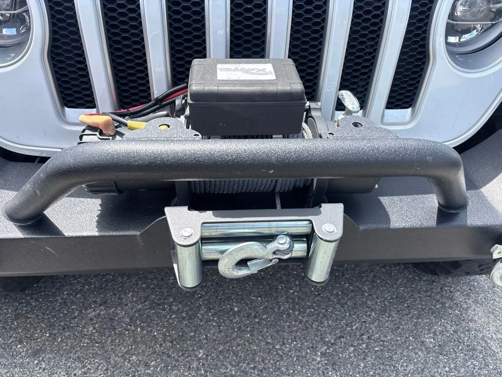 Used 2020 White Jeep Unlimited Sahara image 8