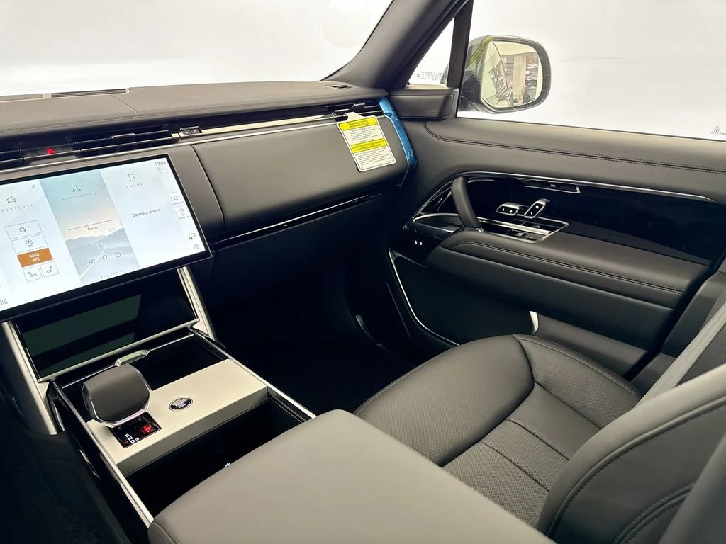 New 2026 Belgravia Green Land Rover SE image 24