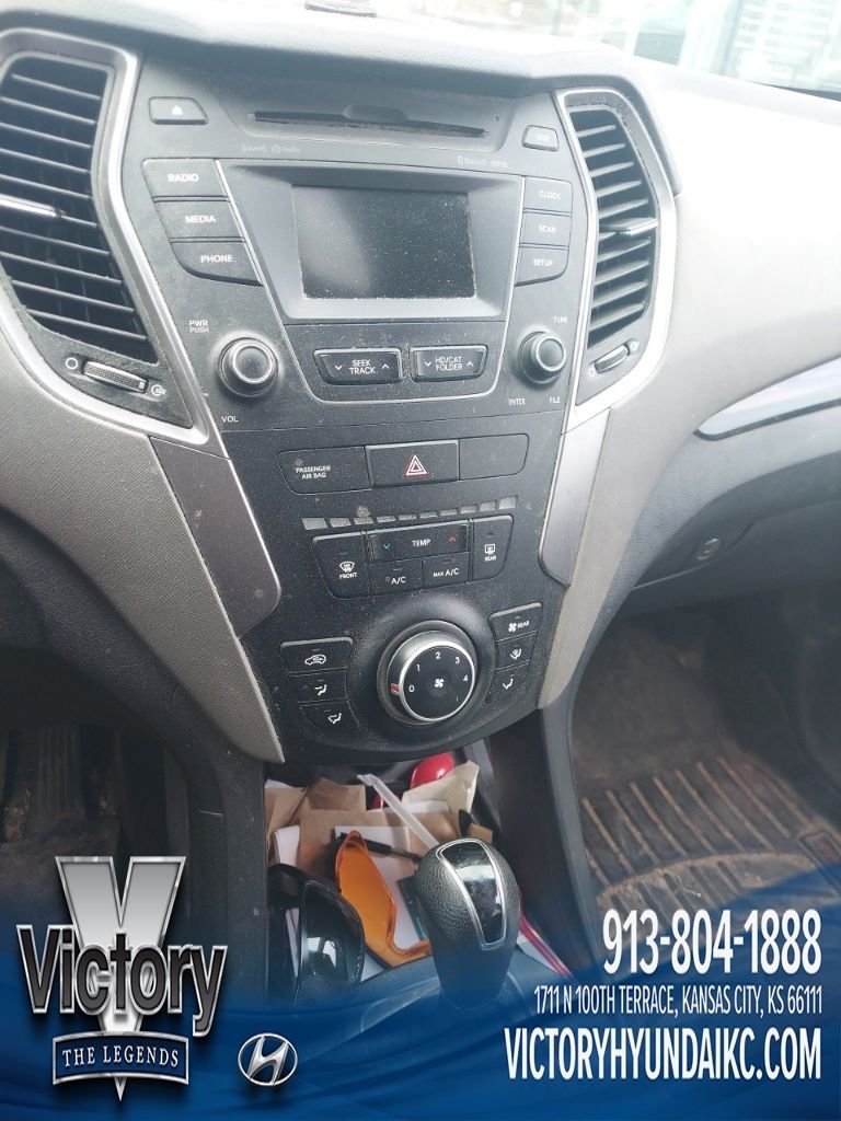 Used 2016 White Hyundai SE image 6