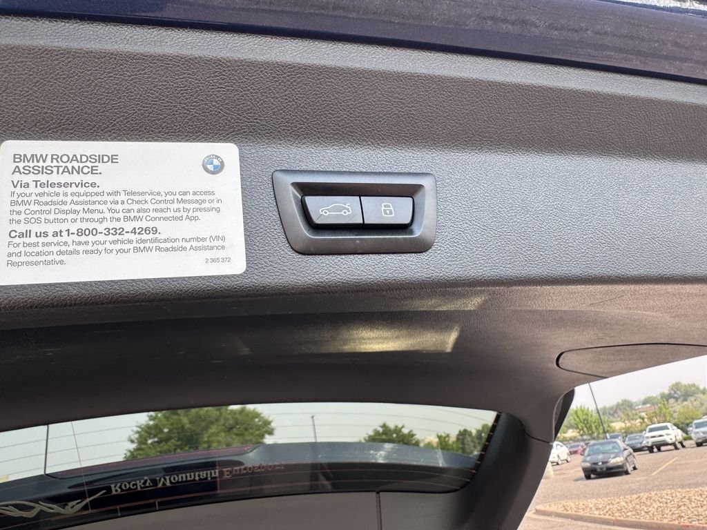 Used 2024 Blue BMW xDrive30i image 11