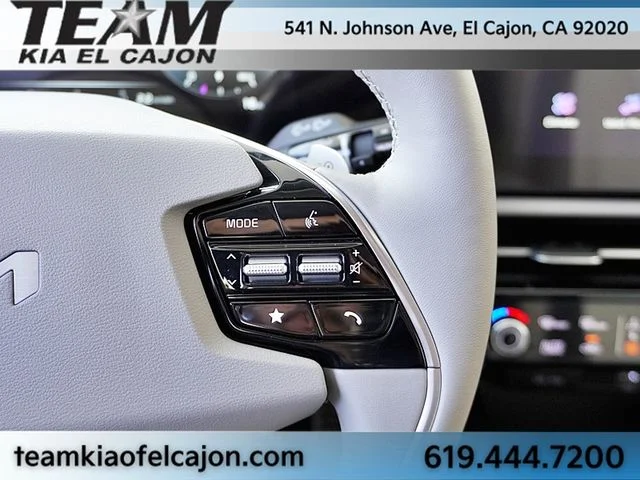 New 2026 White Kia Wave image 41