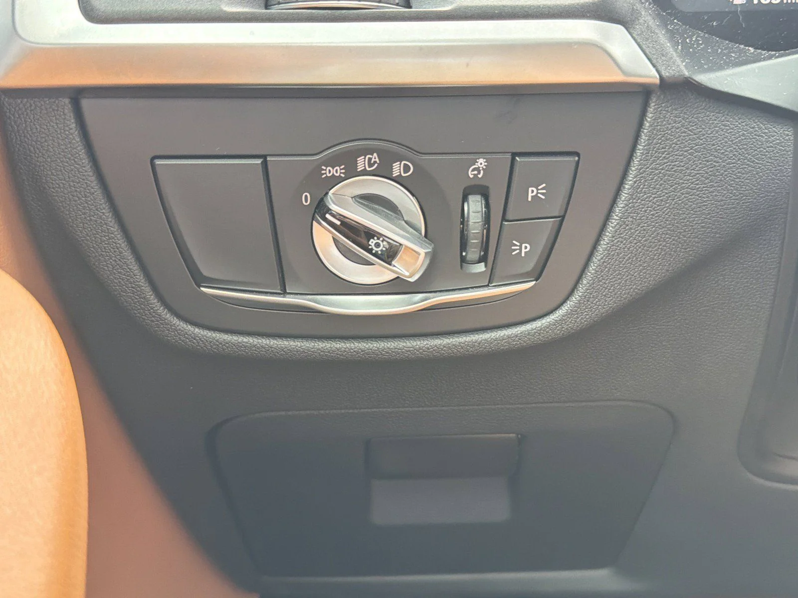 Used 2022 Alpine White BMW sDrive30i image 30
