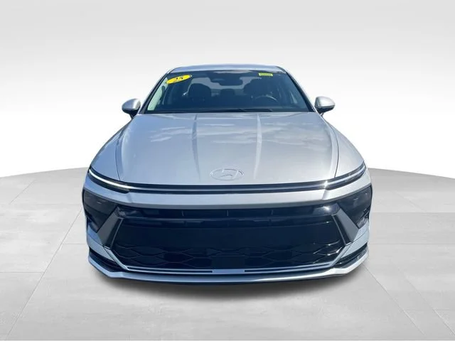 Used 2025 Silver Hyundai SEL image 9