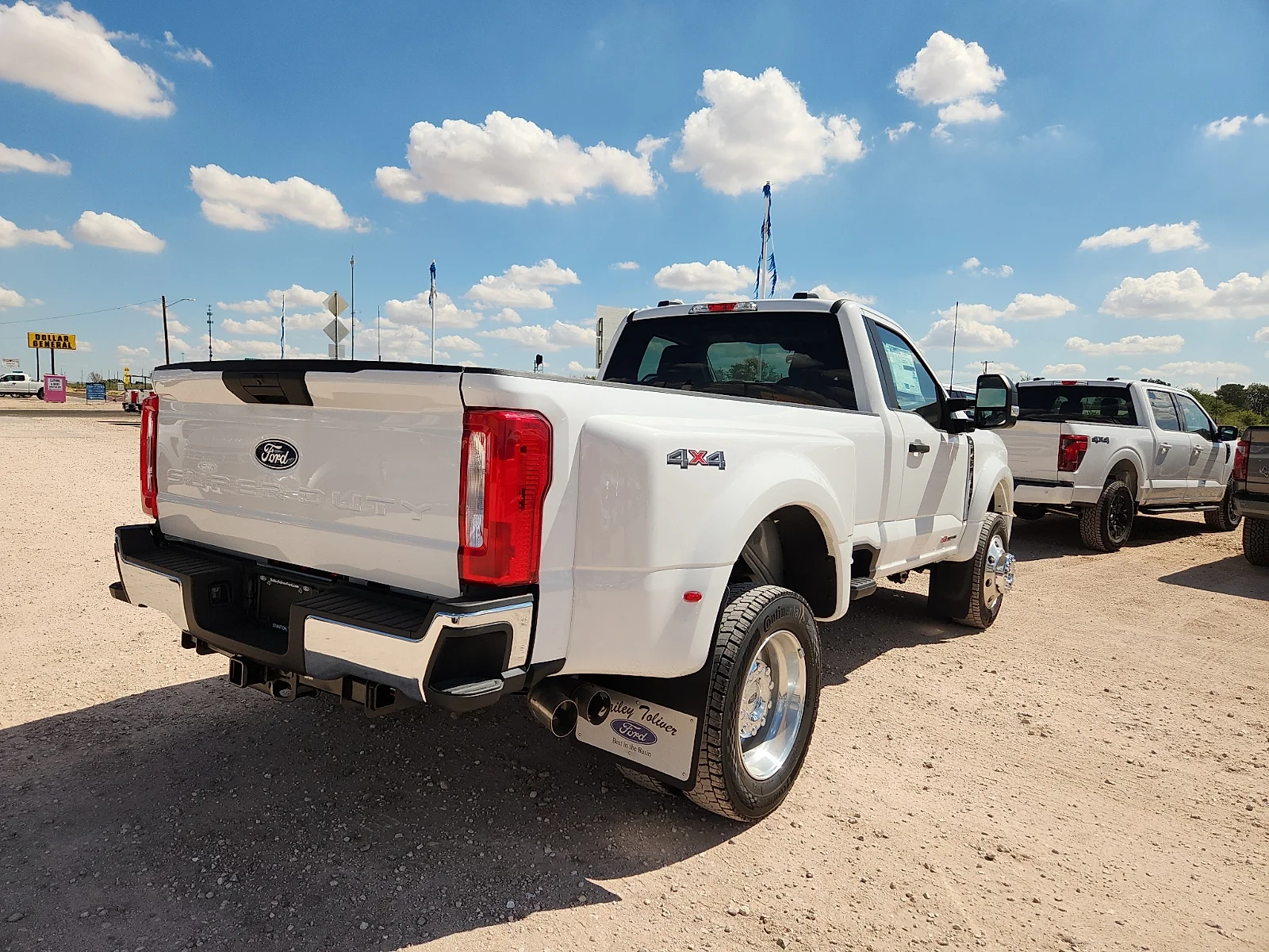 New 2027 Oxford White Ford XLT image 7