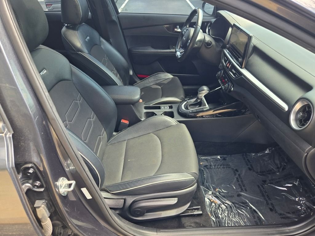 Used 2022 Gray Kia GT-Line image 5