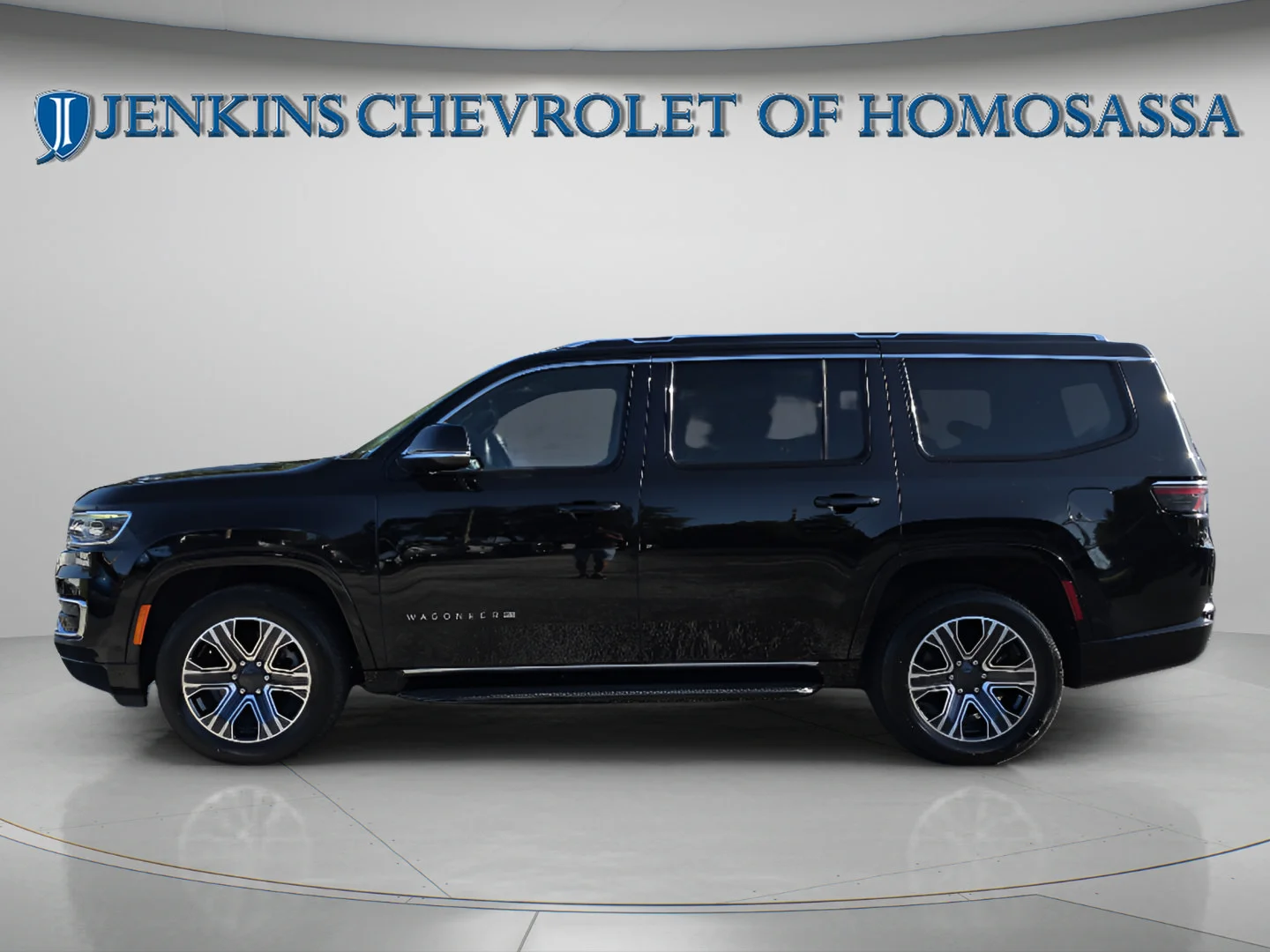 Used 2024 Diamond Black Crystal Pearlcoat Jeep Series II image 9