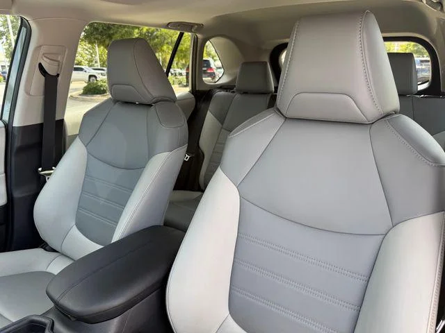 Certified Used 2019 LUNAR ROCK Toyota XLE Premium image 12