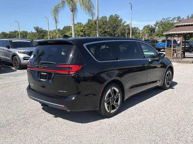 New 2027 Diamond Black Crystal Pearl-Coat Exterior Paint Chrysler Limited image 4