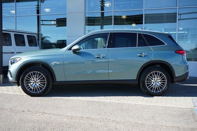 New 2026 Verde Silver Metallic Mercedes-Benz GLC 300 image 5