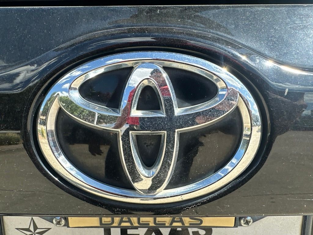Used 2018 Black Toyota XLE image 15
